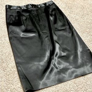 100% Authentic DOLCE & GABBANA pencil skirt in black with leopard lining